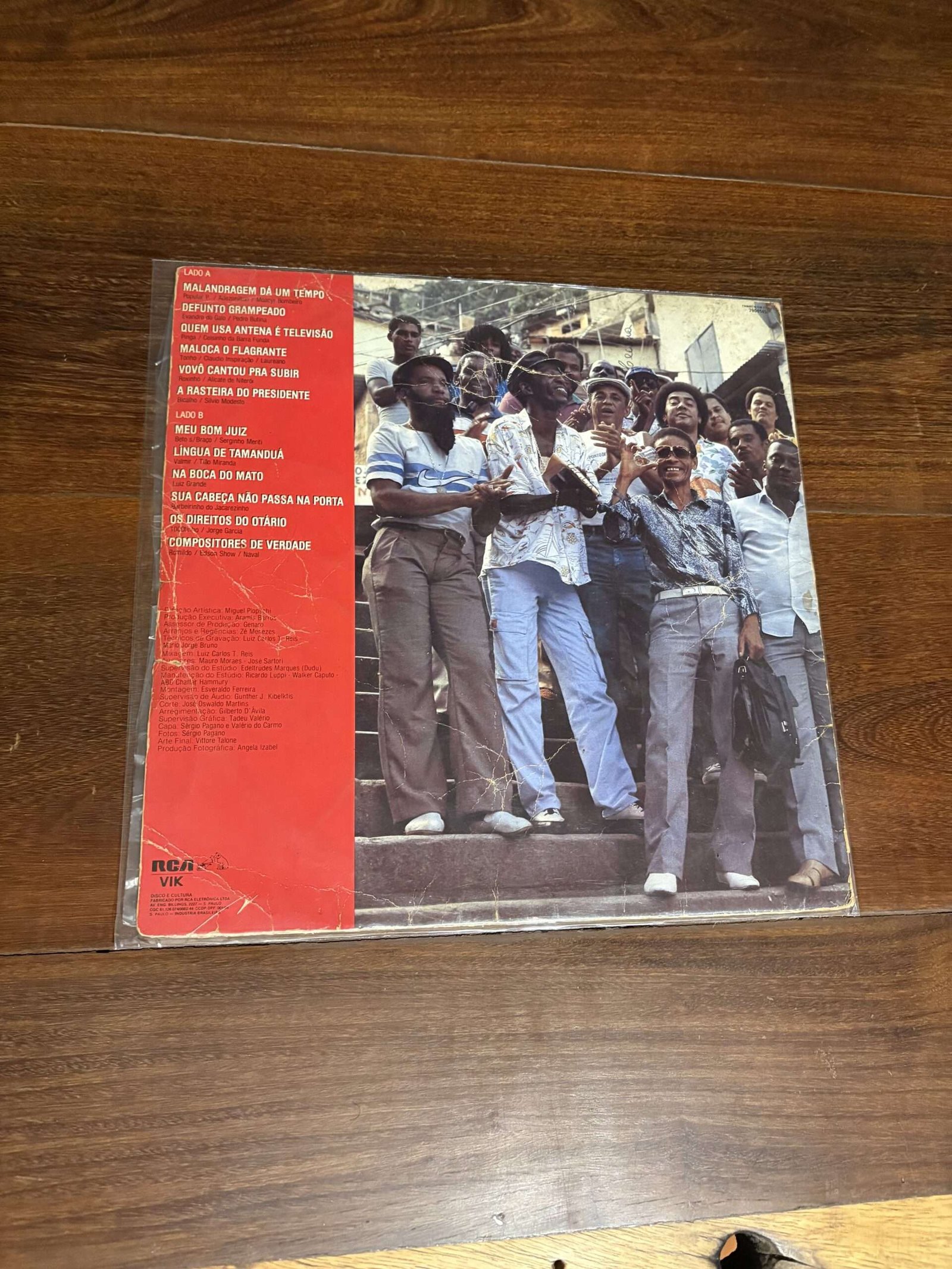 Lp Bezerra da Silva - Alô malandragem, maloca o flagrante! (1986) - Imagem 2
