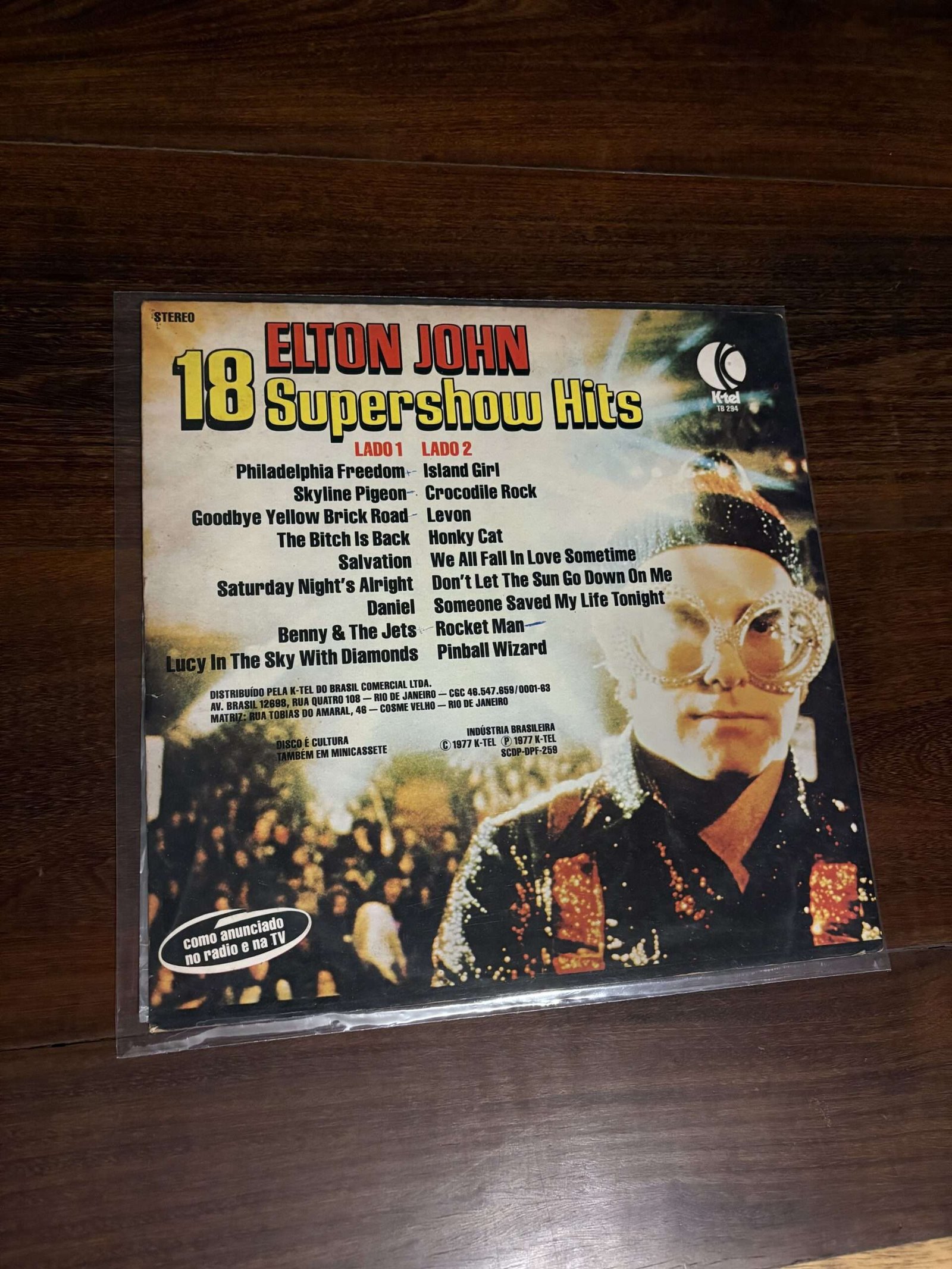 Lp Elton John - 18 Supershow Hits (1977) - Imagem 2
