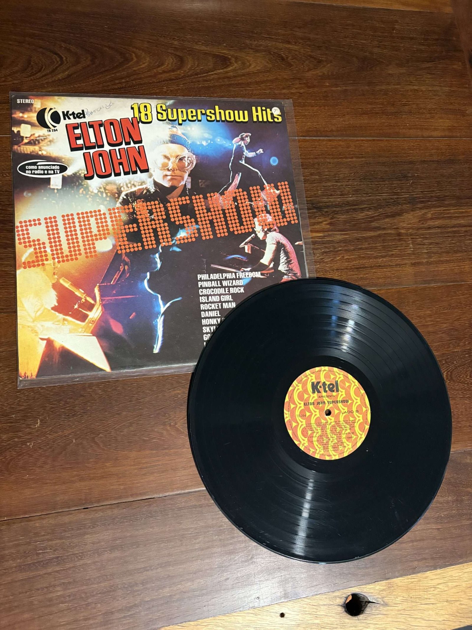 Lp Elton John - 18 Supershow Hits (1977) - Imagem 3