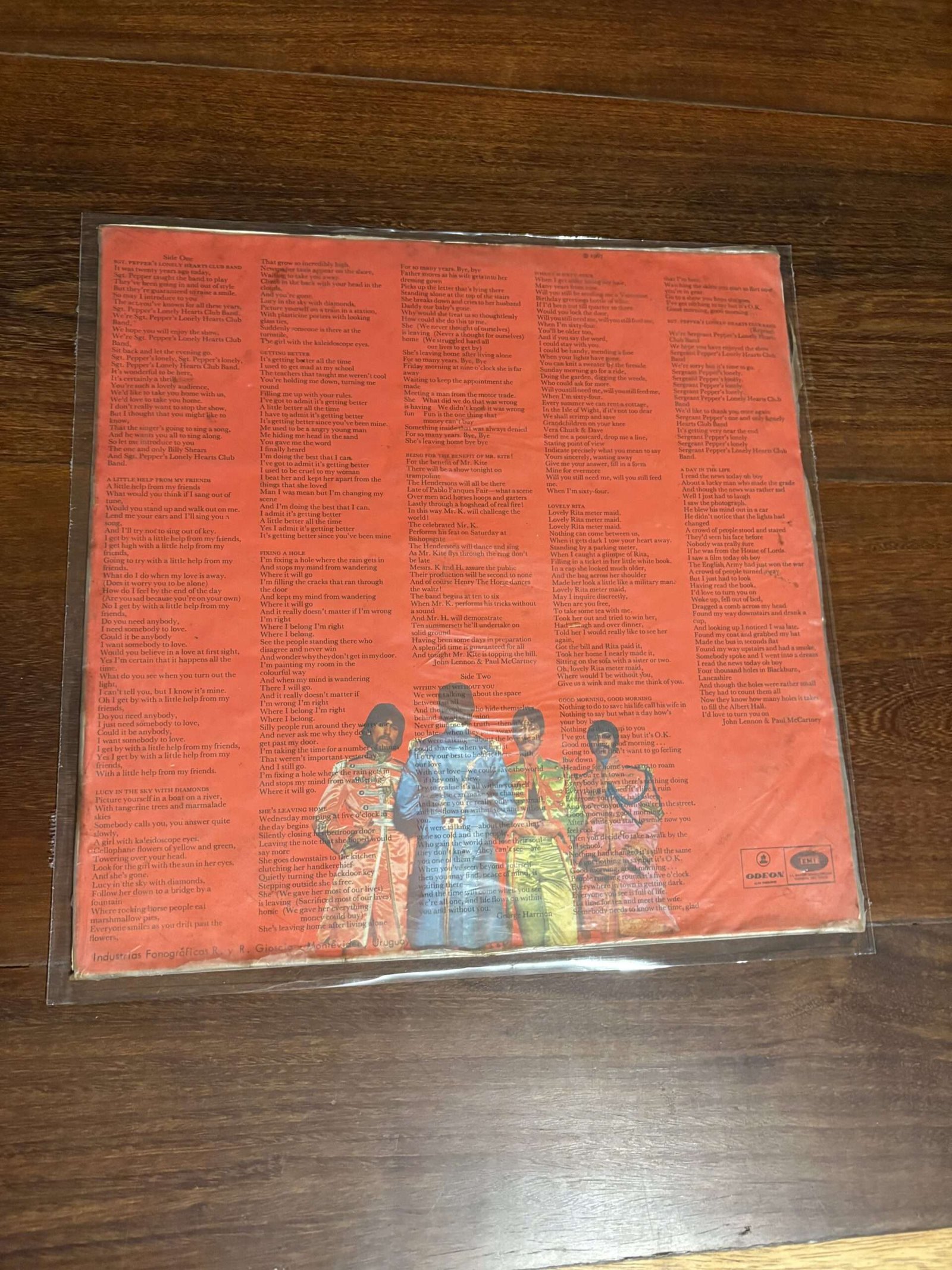 Lp The Beatles - Sgt. Pepper's Lonely Hearts Club Band (1967) Edição Uruguaia - Imagem 2