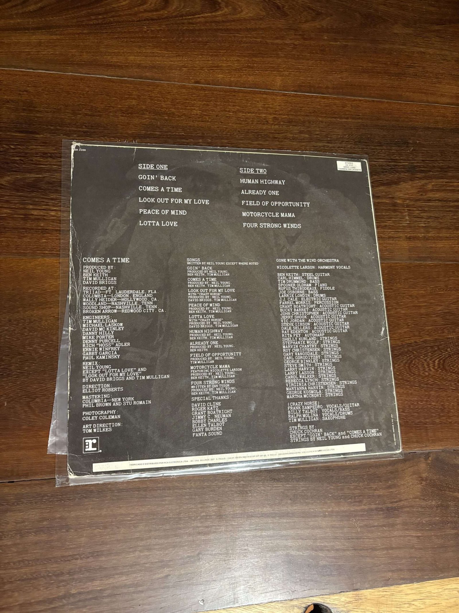 Lp Neil Young - Comes a Time (1978) - Imagem 2
